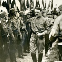 Hitler reviews troops in 1933.jpg